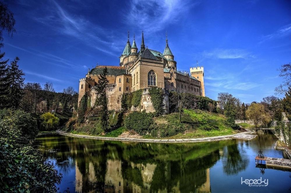 Slnecny Apartmanovy Dom Oslany Exterior foto